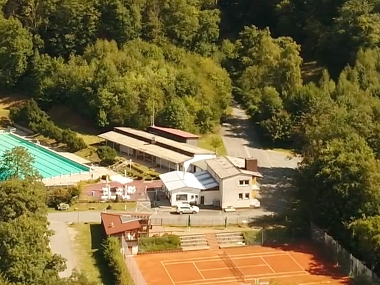 terassencamping-schlierbach-tennisplatz