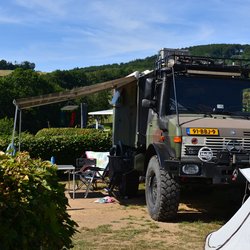 Wenn eingefleischte Offroader mal ganz brav auf dem Campingplatz pausieren ;-)

#terrassencampingschlierbach...